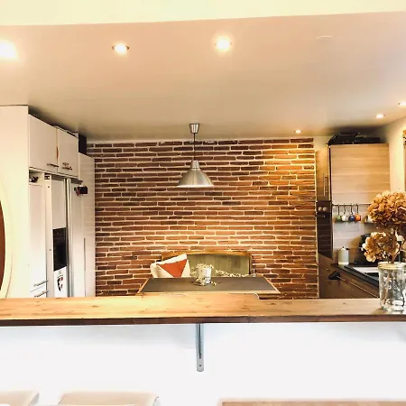 Maison Chaleureuse Avec Poele A Bois