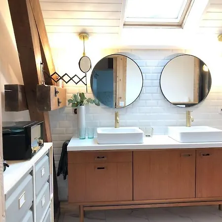 Maison Chaleureuse Avec Poele A Bois *